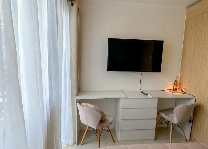 Condotel Beside Sm North Edsa In Tower 4 *